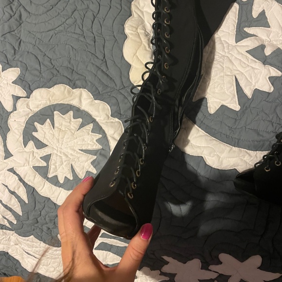 Lace up thigh high boots - Picture 2 of 3